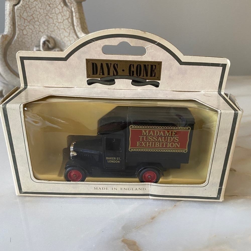 Lledo Days Gone Madame Tussaud's Exhibition 1934 Chevrolet Box Van